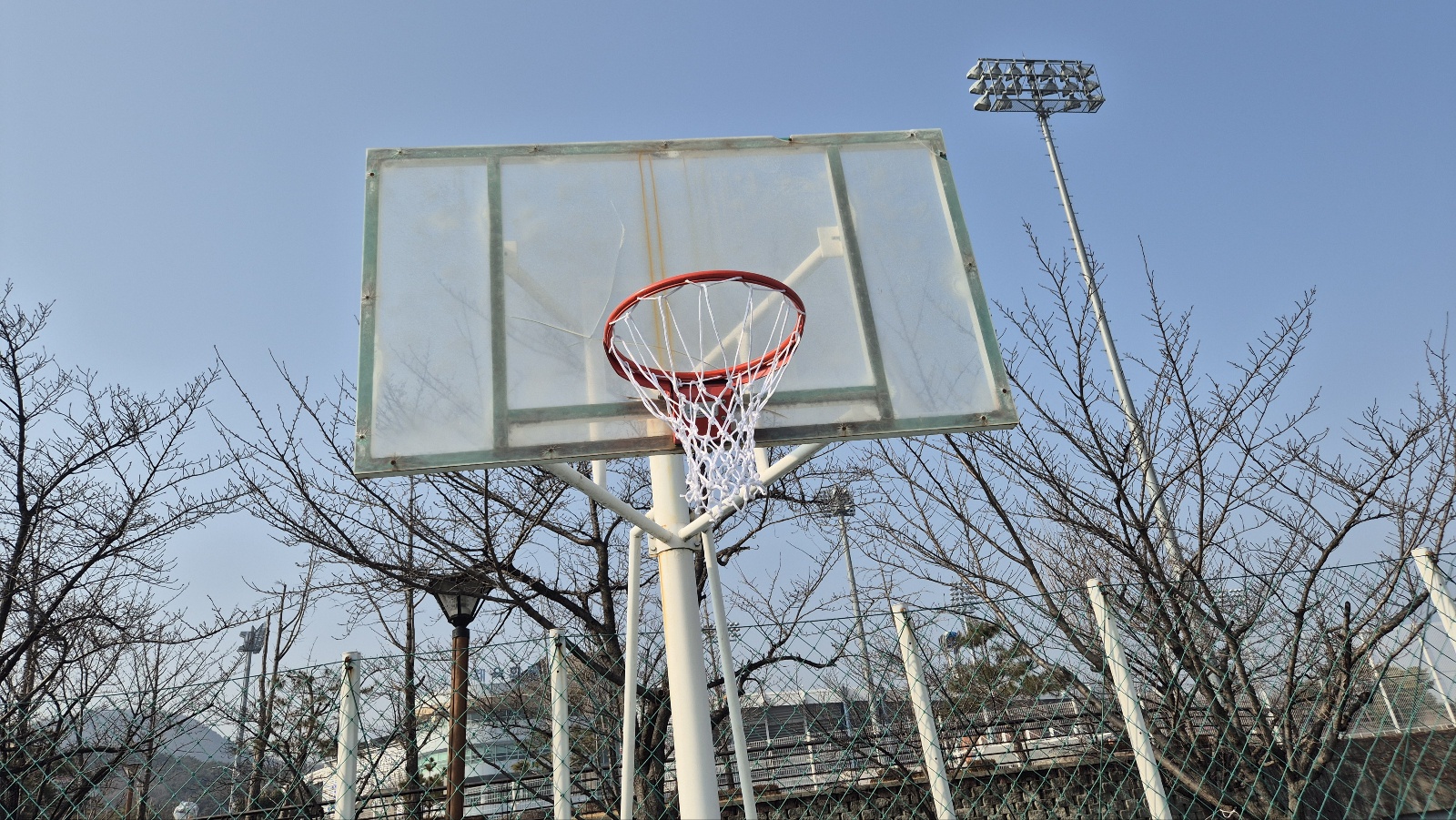 (시민운동장)야외 농구장 그물망 교체(민원개선 실적) 첨부 이미지