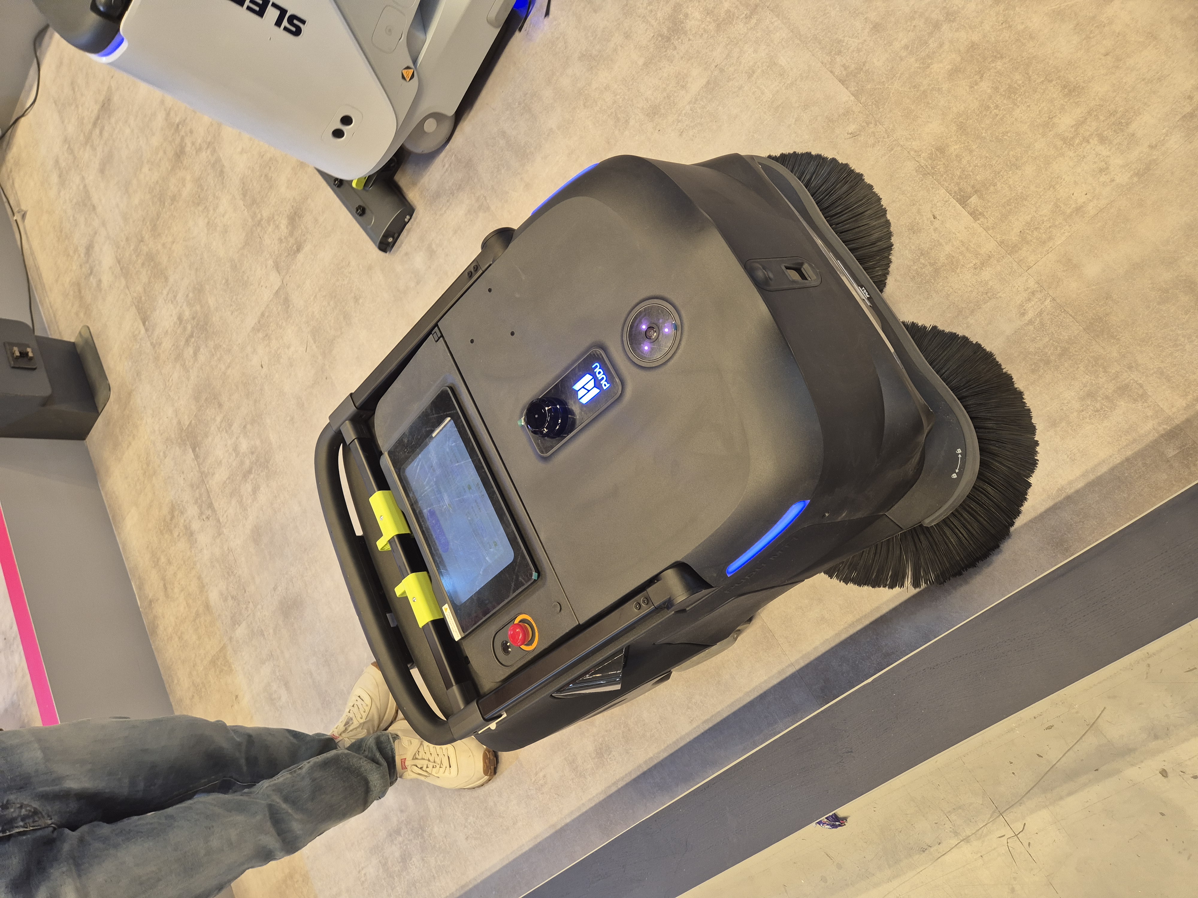 금오테니스장 실내코트 청소로봇 구매 및 적용 요청 첨부 이미지